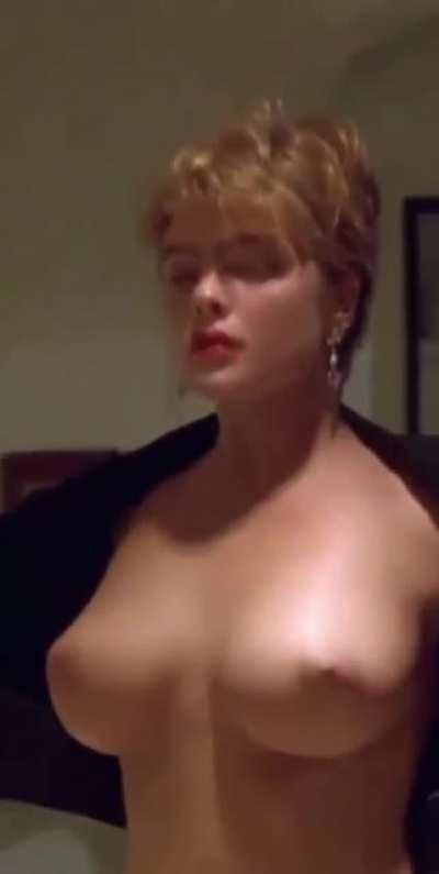 Erika Eleniak