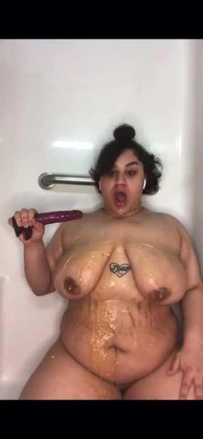 Lightskin chick vomiting all over her stretch marked belly & suckable tits