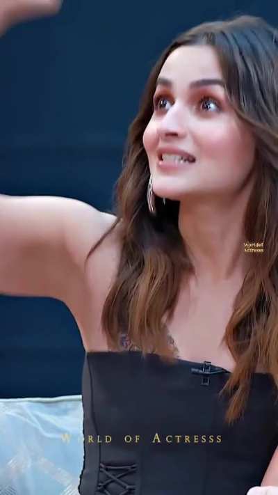 Alia bhatt milky face 🤤