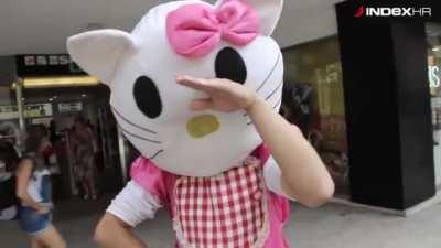 Uvek sam se pitao zasto nije bilo nijedne Hello Kitty epizode o bureku, ali izgleda da je za nju to osetljiva tema...