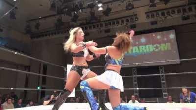 [STARDOM] Toni Storm says goodbye to the retiring Yoko Bito with a series of Strong Zeroes