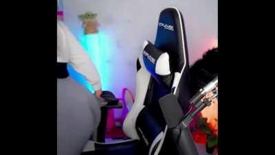 BunnyGirl - Bunnymon Big Ass - TwitchClip-160 🍑