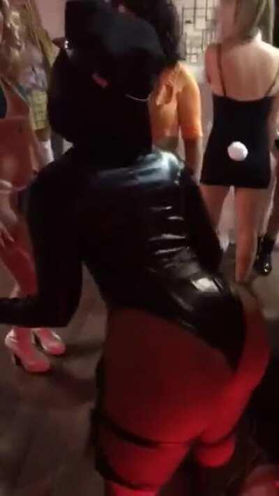 Demi shaking her big ass