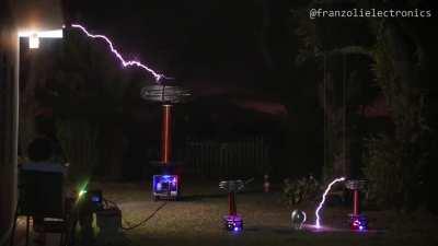 7 Nation Army on Tesla Coils - By Franzoli Electronics