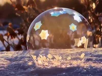 A bubble freezing in the snow