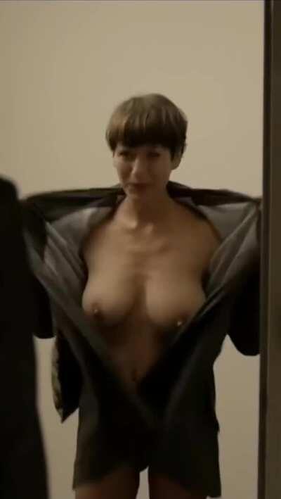 Nicola Ruf flashes her plot in Das rote Zimmer (2010)