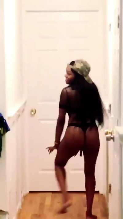 Azealia Banks: Twerking