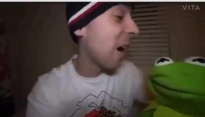 NOOO KERMIT!! 😭 😭 😭 😭