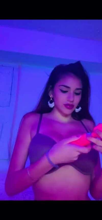 i got 2 min, anyone got the full 8 min vid?