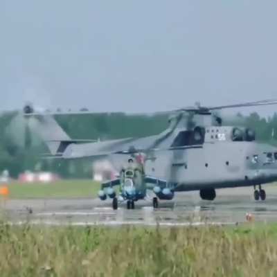 Mi-26 with his little brother [video]