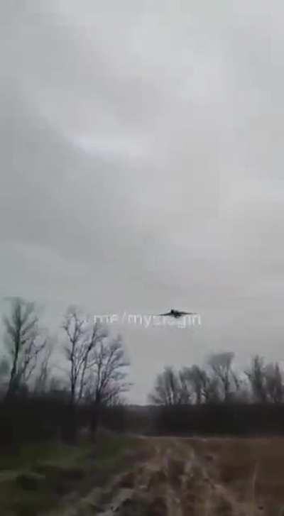 Ukrainian Su-25 flying extremely low towards the eastern front