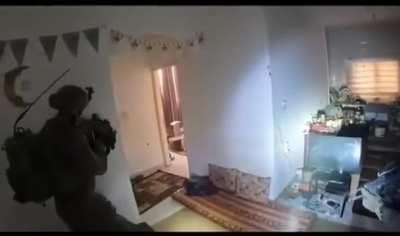 IDF clearing a room turns into absolute chaos real fast as shootings and IEDs erupt