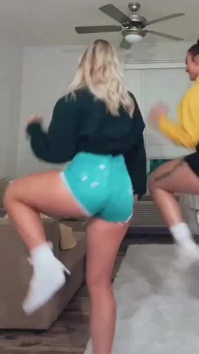 Allie Krousie - FAP Compilation 👱🏻‍♀️🍑 @alliekrousie @allie.krousie