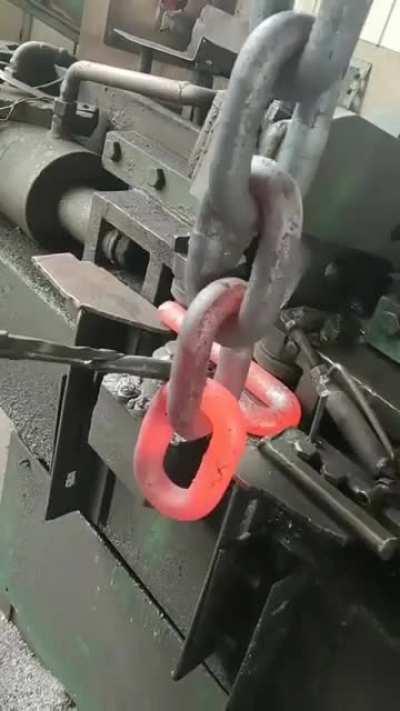 Making links into a chain