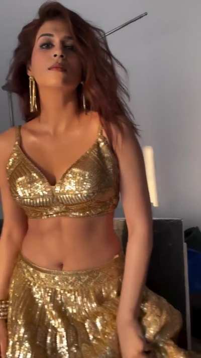 Shraddha Das in golden blouse and skirt 