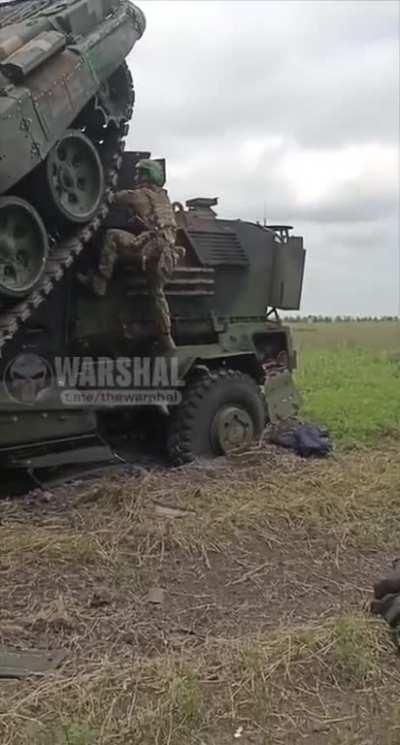 unimaginable scene between a T-72 and a MRAP Maxxpro part 1