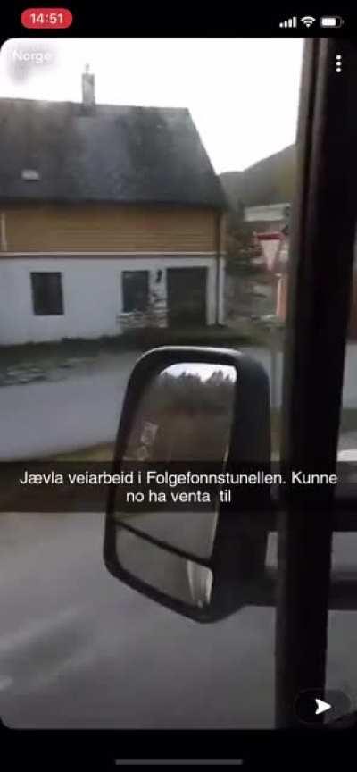Guy is angry for missing the ferry by a couple of minutes: Satan forbanna hælvette!