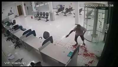 Bank robber bloody mess shootout