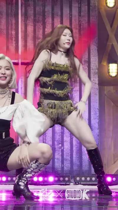 ITZY - Chaeryeong Thigh Slap Compilation