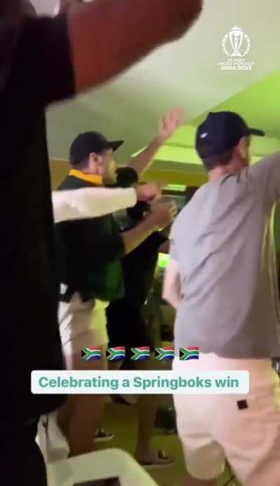 The Proteas celebrating the Springbok win, after beating England themselves 