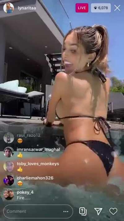 Lyna twerking in a pool on instagram live