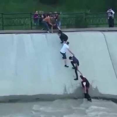 people form a human chain to rescue this dog from a dam, awesome