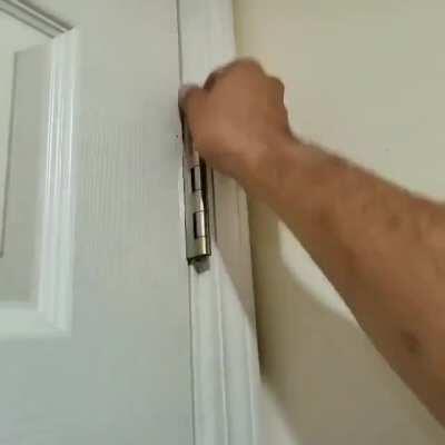 Fixing an old sagging/rubbing door. Common problem in older doors since the weight of the door relies on the top hinge