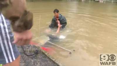 Man Saves Elderly Woman And Her Dog From A Drowning Car