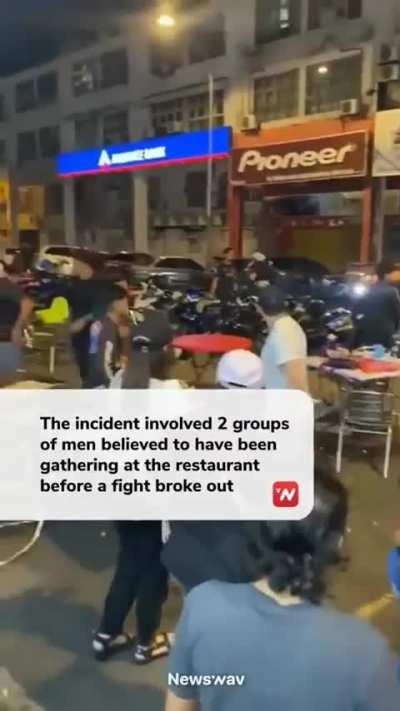 Men fight &amp; throw chairs at Pandan Indah. 