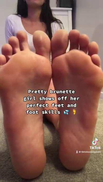 Pretty brunette girl shoes off her perfect feet and foot skills 