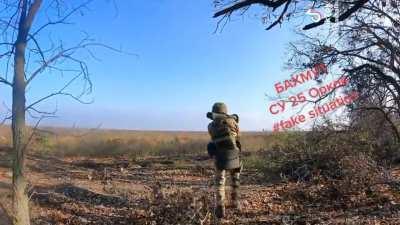 Ukrainian soldier fires at an Su-25 with FiM-92 Stinger. Bakhmut. January 2023. 