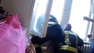 Firefighters snatch a suicide jumper out of mid air