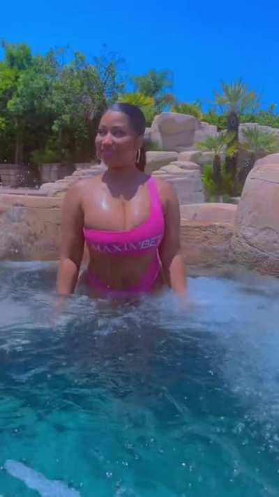 Nicki Minaj has massive titties