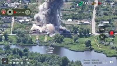 Bombardment of Russian positions in Stara Zbur'ivka, Kherson Oblast. (May 2024)