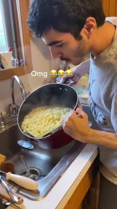 Frustrated guy yells at mom as he tries to strain pasta without strainer...