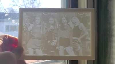 201222 After a few failed attempts, I finally 3D Printed a lithophane of the girls that I'm happy with. Lithophanes can only be seen properly when illuminated from behind.