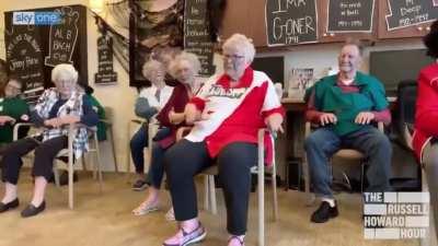 Retirement home recreates „Thriller“…