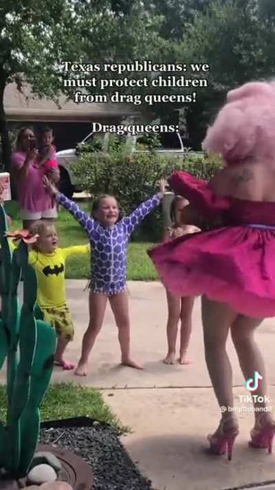 drag queen at a children’s birthday party ♡!