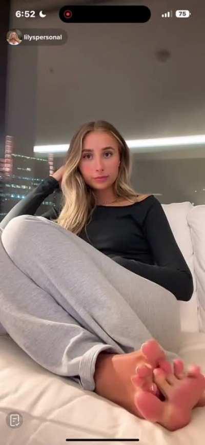 @lilyspersonal I’m sorry y’all but I gotta say it…but she has to be the best if not Top 3 TikTok Live feet models..her toe movements are insane!