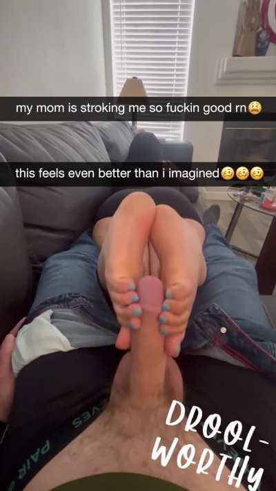 (M/S) Mom helps out (Foot Fetish)