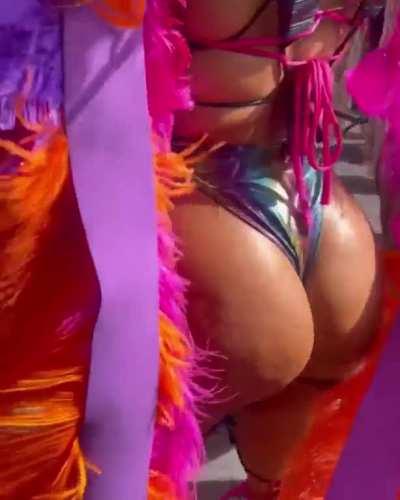 Her Fat Ass 🍑🤤