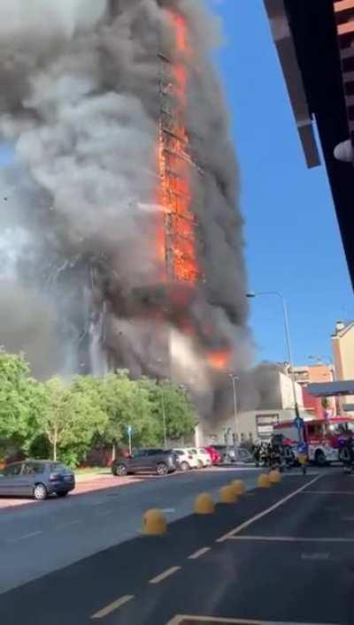 Skyscraper fire today in Milan, Italy