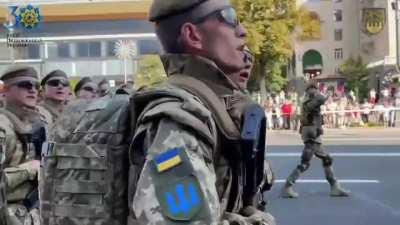 More footage from the Ukrainian parade. 🇺🇦❤️