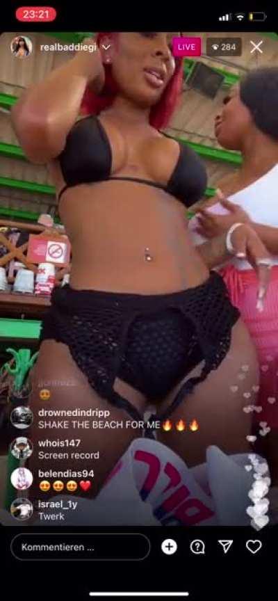 Instagram Live Twerk