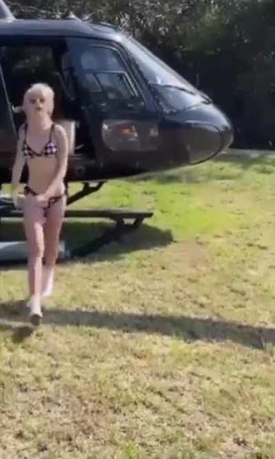 Kiernan Shipka loves to fly in a helicopter 🚁