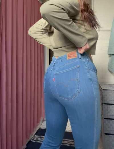 If you’ve ever wondered how PAWGs get into their jeans…🍑😇