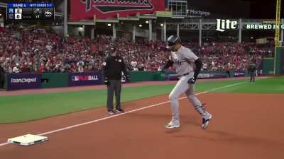 [Highlight] Juan Soto starts off Game 2 with a 2-run home run!