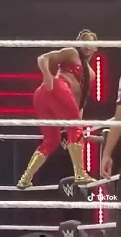 Bianca Belair With the EST 🎂