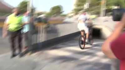 Piqué arriving at Camp Nou by bicycle for his match against Espanyol