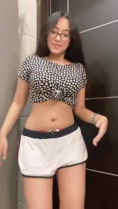 Ronita 🤤👅 the way she shake her navel ufff